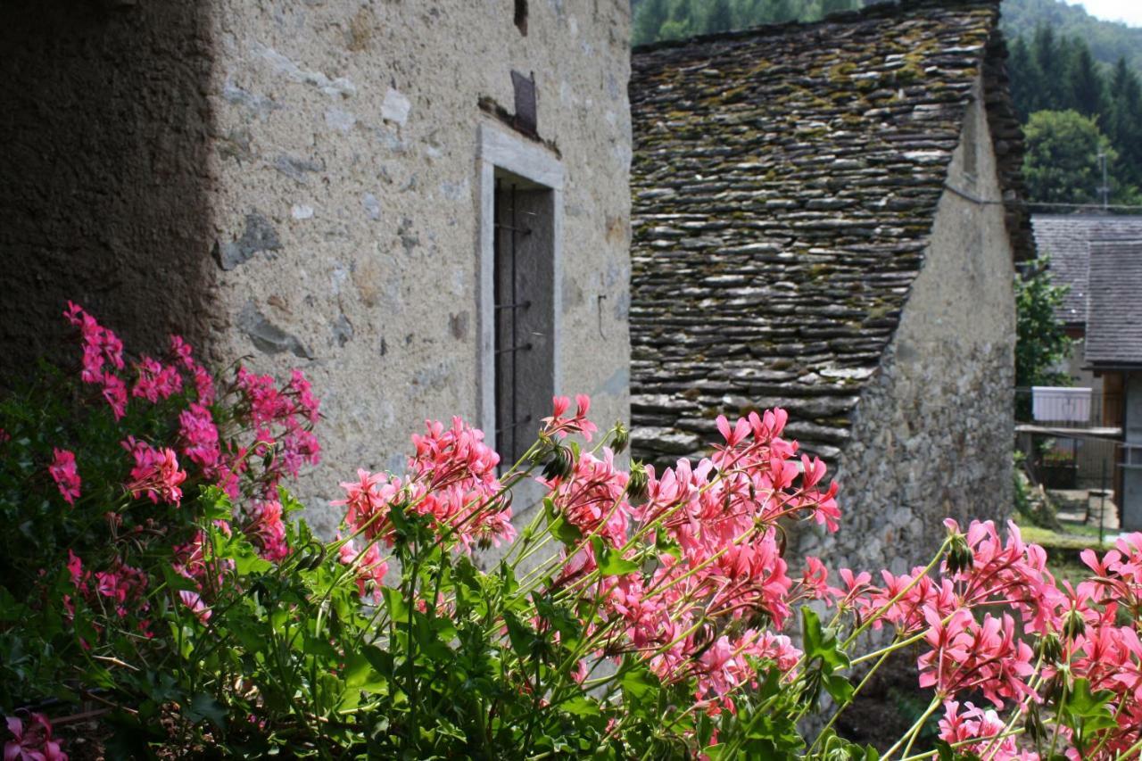 B&B Casa Quaroni Anzino Eksteriør billede